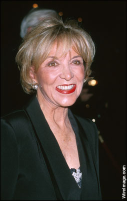 Nous venons seulement de l'apprendre, la comédienne Beverly Garland est décédée le 5 décembre dernier, des suites d'une longue maladie, à l'âge de 82 ans (suite ci-dessous).