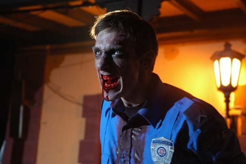 Décidément, les zombies ont conquis l'ensemble de la planète, ainsi qu'en témoigne "Zone of the Dead", production serbe menée par Ken Foree (Dawn of the Dead), aux côtés de Kristina Klebe (Halloween). Un transport de prisonnier supervisé par...