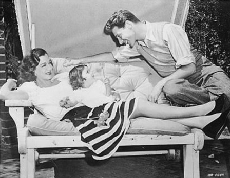 Tina, en compagnie de ses parents