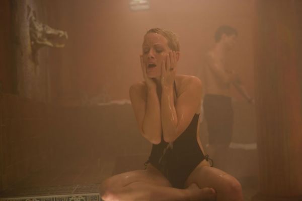 ....n'arrêtant son expérience que si le journal local publie ses théories particulières sur le réchauffement climatique. Une course contre la montre s'engage alors... (suite ci-dessous)