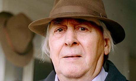 L'écrivain britannique J.G. Ballard, célèbre pour ses livres "Empire du Soleil" et "Crash" est mort dimanche des suites d'une longue maladie à l'âge de 78 ans (suite ci-dessous)