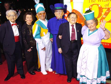 ...." Le Magicien d'Oz" fut le seul film de Carroll, qui fit carrière dans les oeuvres de charité.