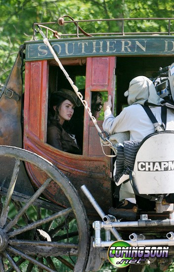 Megan Fox à la recherche de sang frais dans "Jennifer's Body", de Karyn Kusama, écrit par Diablo Cody (Juno), où une cheerlader est possédée par le démon et commence à se nourrir en consommant les garçons d'une petite ville du Minnesota.