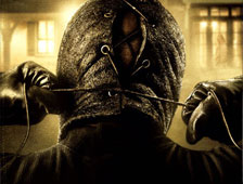 Distribué le 31 juillet aux USA, "The Collector "est le premier long-métrage dirigé par Marcus Dunstan, le scénariste de la série "Feast" et des trois derniers "Saw" (suite ci-dessous)