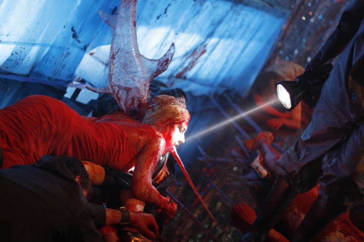 Devant faire le tour des festivals fantastiques allemands cet été, "Cabin Fever 2 : Spring Fever" de Ti West se déroule cette fois dans le cadre d’un lycée, où les participants du bal de fin de promo sont menacés par le fameux virus...