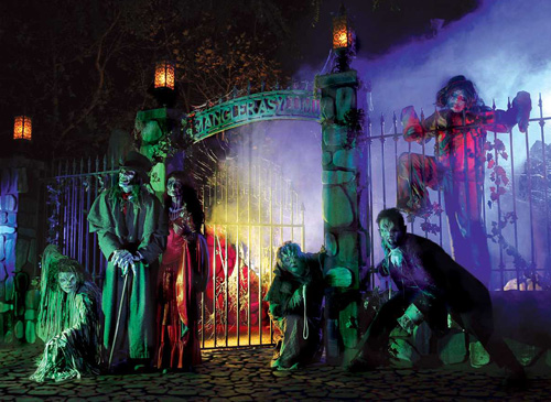 Allentown Prods, firme dirigée par le réalisateur de documentaires James Moll, a acquis les droits cinématographiques liés à la Caligo Ghost Town de Knott's Berry Farm en Californie (suite ci-dessous)