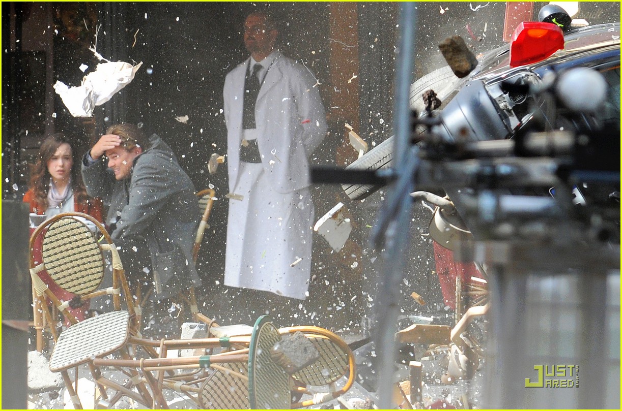 Leonardo Di Caprio avec Ellen Page lors d'une séquence d'explosion de "Inception" : une voiture explose tout près d'eux tandis qu'ils déjeunent à la terrasse du café Debussy.