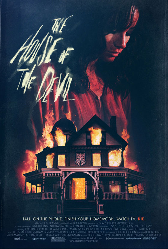 Se déroulant dans les années 80, "The House of the Devil" narre l’angoissante péripétie de Samantha, une collégienne qui répond à une offre de garde d’enfants (suite ci-dessous)