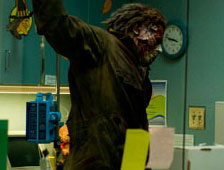 Suite aux résultats honorables de la sortie américaine de "Halloween 2", les frères Weinstein annoncent un 3e volet, en relief ! (suite ci-dessous)