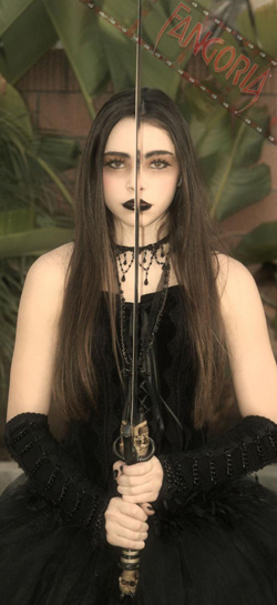 "Horrorween" est une comédie d'horreur réalisée par le comédien Joe Estevez, où une famille fortunée de Long Island essaie de construire la meilleure maison hantée, avec pour conséquences une séries de meurtres....