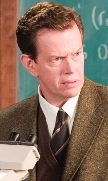 Dylan Baker, interprète du docteur Curt Connors dans le précédent épisode, retrouvera le personnage dans "Spider-Man 4", lequel, dans les comics, devient Le Lézard. Il pourrait par conséquent être le nouveau super-méchant du prochain volet...