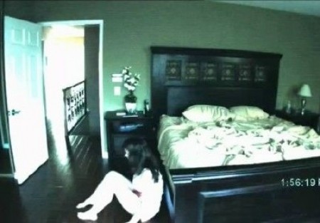 Un rip-off de "Paranormal Activity" intitulé "Paranormal Entity (suite ci-dessous)