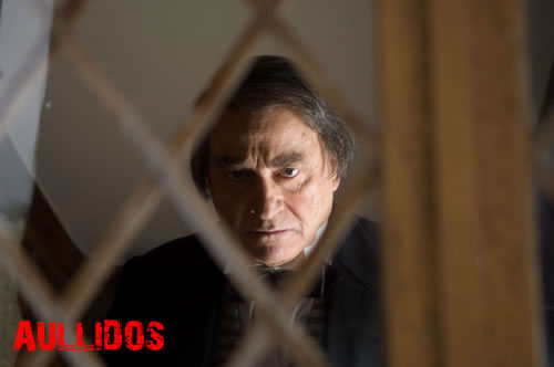 Paul Naschy, alias Jacinto Molina, surnommé le "Lon Chaney Jr".,  et qui, à lui seul, incarna pendant longtemps le cinéma fantastique espagnol, est décédé aujourd'hui à Madrid, victime d'un cancer, à l'âge de 75 ans. Nous lui rendrons prochainement hommag