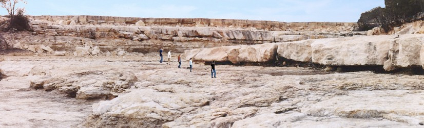..... "Cet endroit n'existait pas voici dix ans" déclare l'un des responsable. "Mais après l'inondation de 2001, lorsque l'eau a recouvert Canyon Lake, une gigantesque gorge est ensuite apparue, décors que l'équipe a trouvé parfait.....