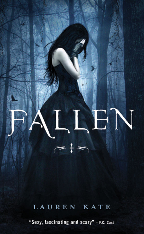 Disney a acquis les droits de "Fallen," un thriller romantique surnaturel pour jeunes adultes écrit par Lauren Kate et mettant en scène des anges (suite ci-dessous)