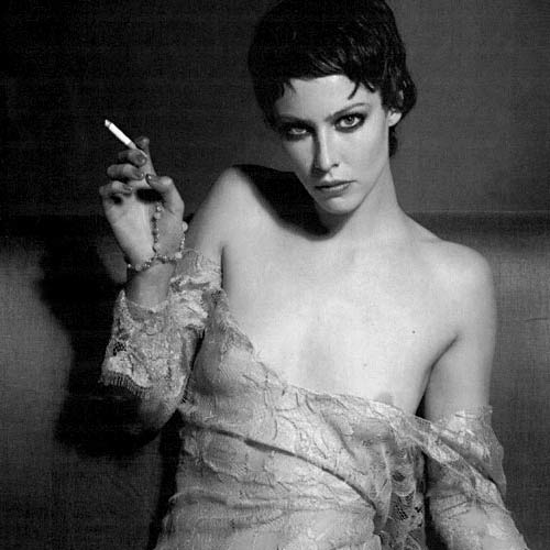 Anna Mouglalis, qui incarne une convaincante Juliette Gréco dans le bel hommage de Joanne Sfar "Serge Gainsbourg" (vie héroïque), va réaliser son premier long-métrage, avec Samuel Benchetrit en vedette, un film de vampire intitulé "Le gars".