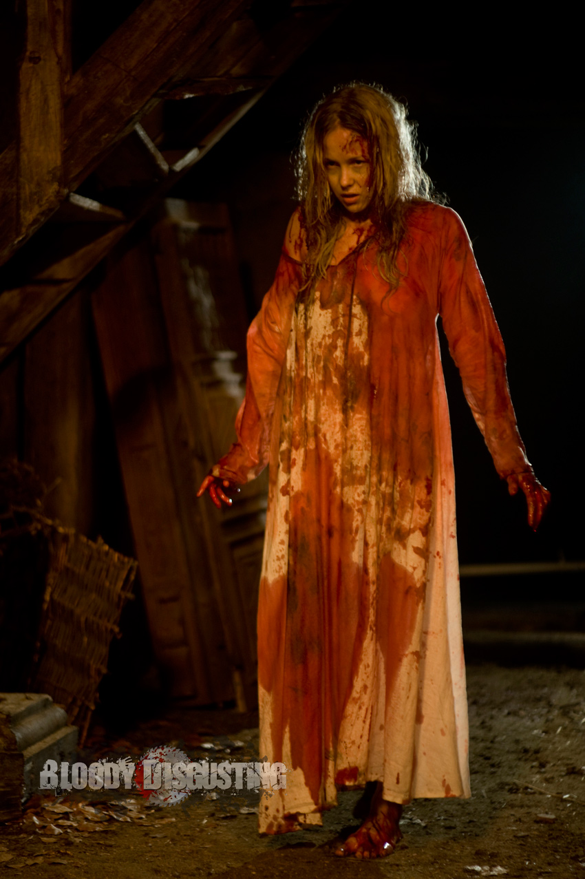 Ils découvriront que la chef d’un village a pactisé avec les forces de ténèbres…