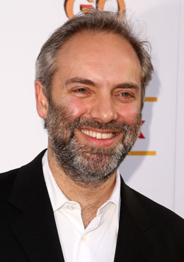 C'est le cinéaste anglais Sam Mendes (American Beauty, Les sentiers de la perdition) qui va diriger le prochain James Bond (suite ci-dessous)