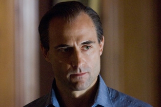 Après avoir campé avec efficacité le méchant de "Sherlock Holmes", Mark Strong continue dans ce registre, en héritant du rôle de Sinestro dans "Green Lantern". "Non seulement Mark Strong est un merveilleux acteur....