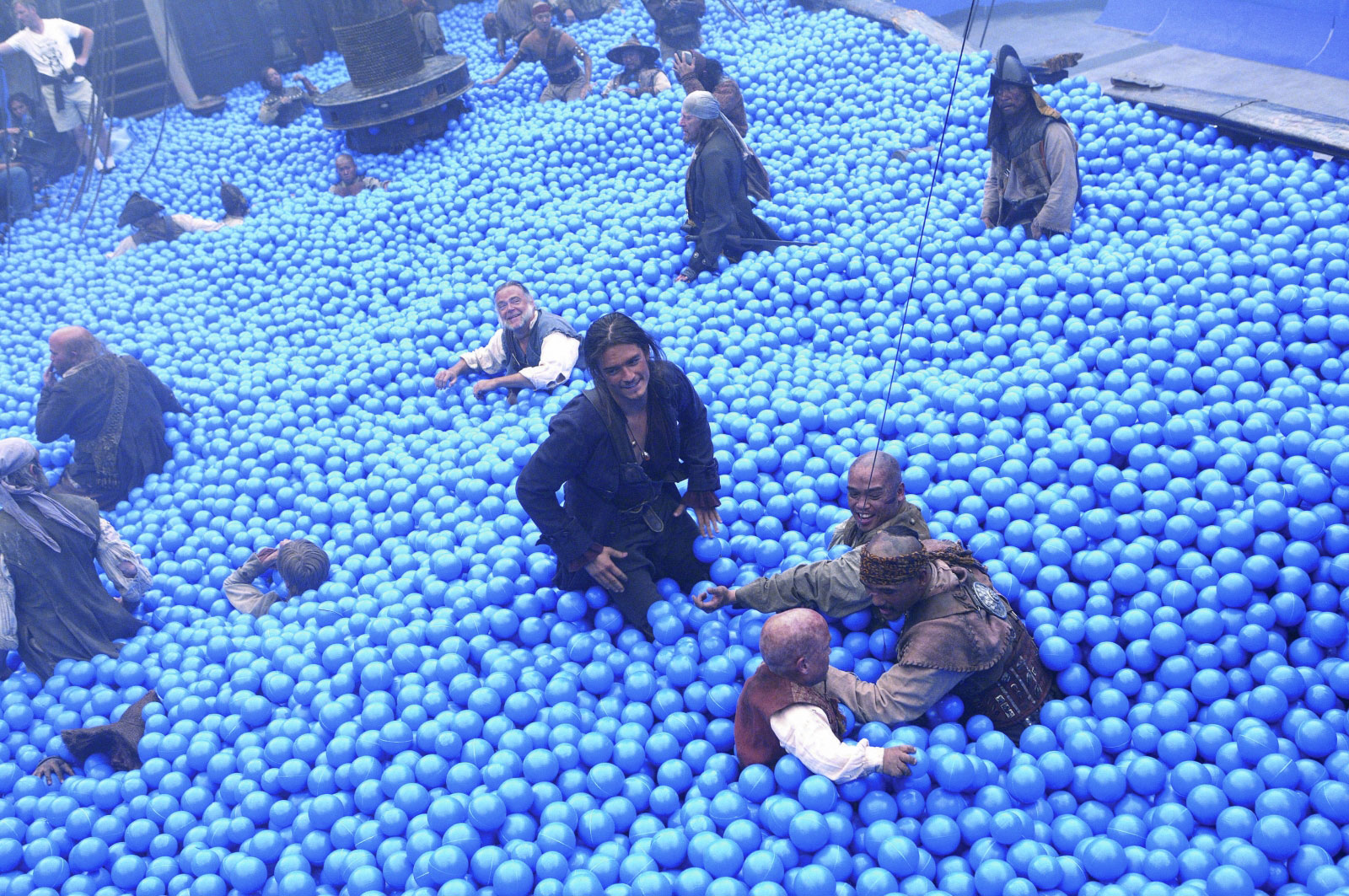 PIRATES DES CARAIBES : JUSQU'AU BOUT DU MONDE