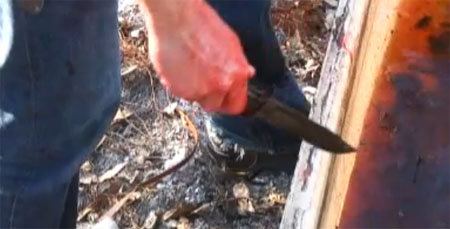 Dans la lignée thématique des "Vendredi 13" et autres "Wrong Turn," "The Booby Trapper," de Richard Stephenson avec Mike Christopher (Dawn of the Dead) est un slasher qui ne lésine pas sur le gore (voir ci-dessous)