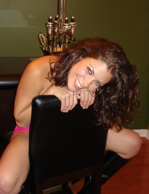 La Scream Queen Tiffany Shepis, qui a presque 1OO films à son actif  sera la vedette féminine de "Stripped", tourné à Dallas en mai prochain et produit par Jeffrey Allard (The Violent Kind) et Adam Donaghey, un film d'horreur post-féministe (voir ci-desso