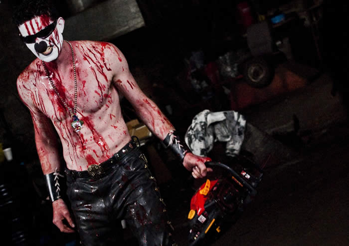 ZOMBIE WOMEN OF SATAN : une délirante série Z dans la lignée de "Bad Taste" (voir ci-dessous)