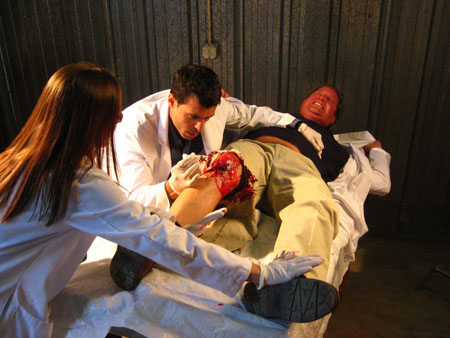 Ainsi que le révèle son titre, "Lizard Boy" met en scène un un homme-lézard mutant. Une petite ville de montagne est terrorisée par une créature moitié humaine, moitié-reptile, après qu'un généticien réputé, le docteur Digno Conti ait été contacté...