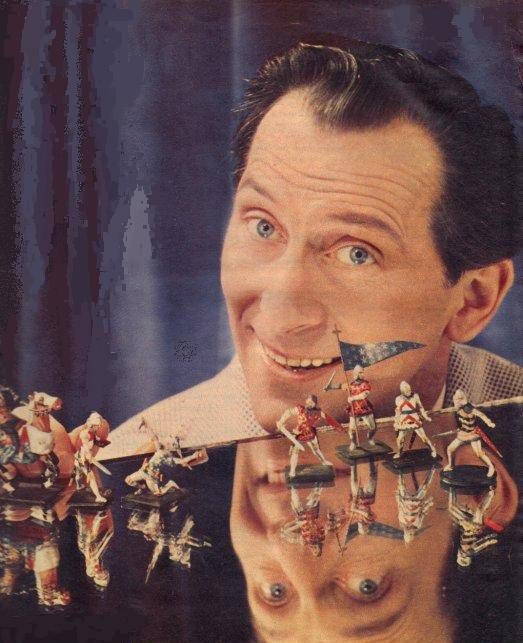 Peter Cushing et certains de ses modèles réduits de soldat : couverture du TV Mirror du 13 juillet 1957
