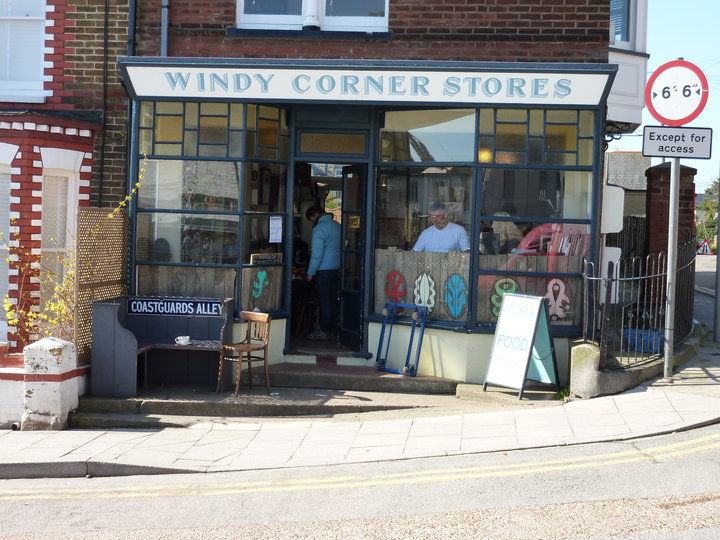 La petite boutique où Peter achetait son journal quotidien, le Daily Telegraph