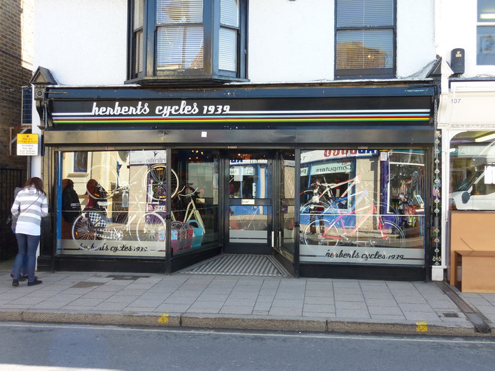 La boutique où Peter Cushing avait acheté son vélo...