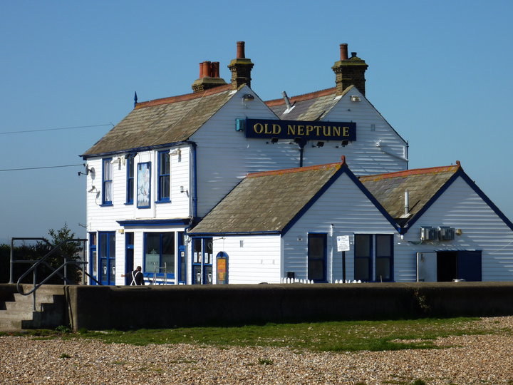 L'adorable  vieux pub tout près de la maison de Peter Cushing, où il s'arrêtait de temps en temps, garant sa bicyclette et buvant une bière....
