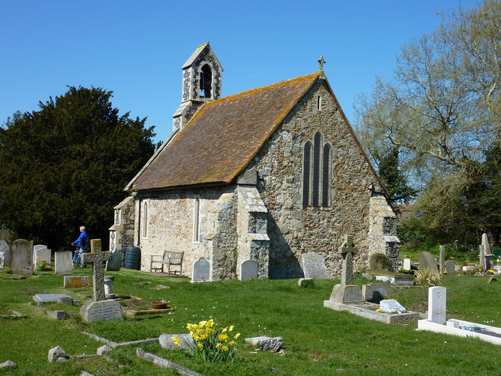 L'église et le cimetière de Whitstable, où repose Helen, la femme de Peter Cushing, et probablement celui-ci également (photo de Bob Hunt, extrait de Peter Cushing Association)