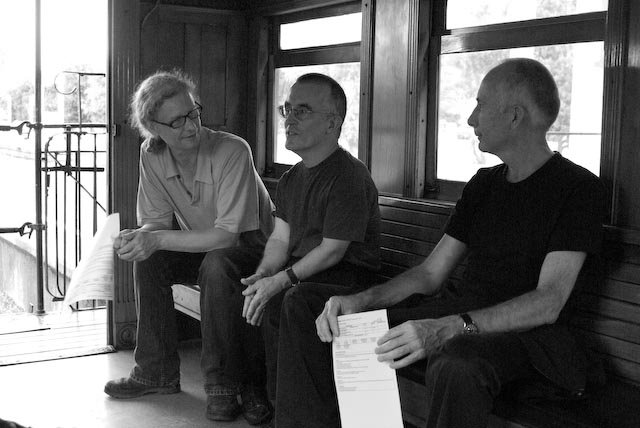 David Blyth (à gauche), Richard von Sturmer et Derek Ward,réunis à nouveau, 30 ans après "Death Warmed Up"