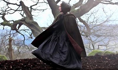 Mia Wasikowska, l'Alice de Tim Burton, est également l'héroïne-titre d'une nouvelle version de "Jane Eyre" (voir ci-dessous)