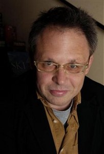 Ainsi que les rumeurs le laissaient présager, c'est bel et bien l'auteur du magnifique "Gods and Monsters", le réalisateur Bill Condon, qui va réaliser "Twilight : Breaking Dawn" (voir ci-dessous)