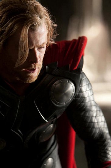 Chris Hemsworth dans le rôle-titre de "Thor", une aventure épique se déroulant à la fois à notre époque sur Terre et dans le royaume d'Asgard, dont il affrontera les légions maudites. Réalisé par Kenneth Brannagh, le film sortira aux USA le 6 mai 2011.