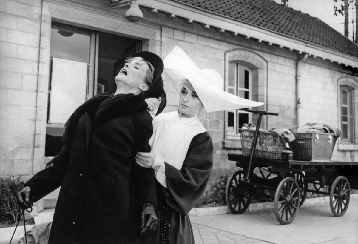 poignardée par Francine Bezrgé dans "Judex"