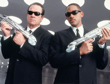 David Koepp ("Spiderman", "La Guerre des mondes, "Indiana Jones 4") a été engagé pour revoir le scénario de "Men in Black 3" (voir-di-dessous)