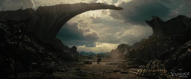 ....La nouvelle version, dans la lignée de "Prince of Persia", classée R aux USA,  en raison de scènes de violence et de nudité, et qui sortira en France le 14 septembre, réservera peut-être malgré tout son lot de bonnes surprises...