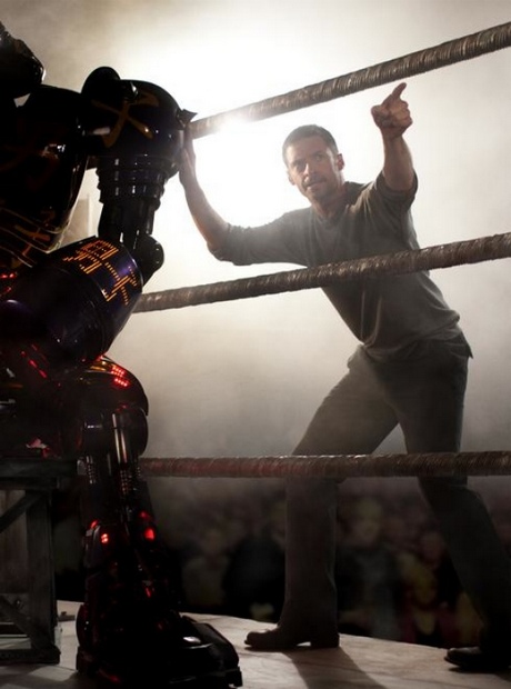 Hugh Jackman dans cette adaptation d’une nouvelle de Richard Matheson, où un ancien boxeur est devenu manager pour des combats où ce sont des robots qui s’affrontent sur le ring….