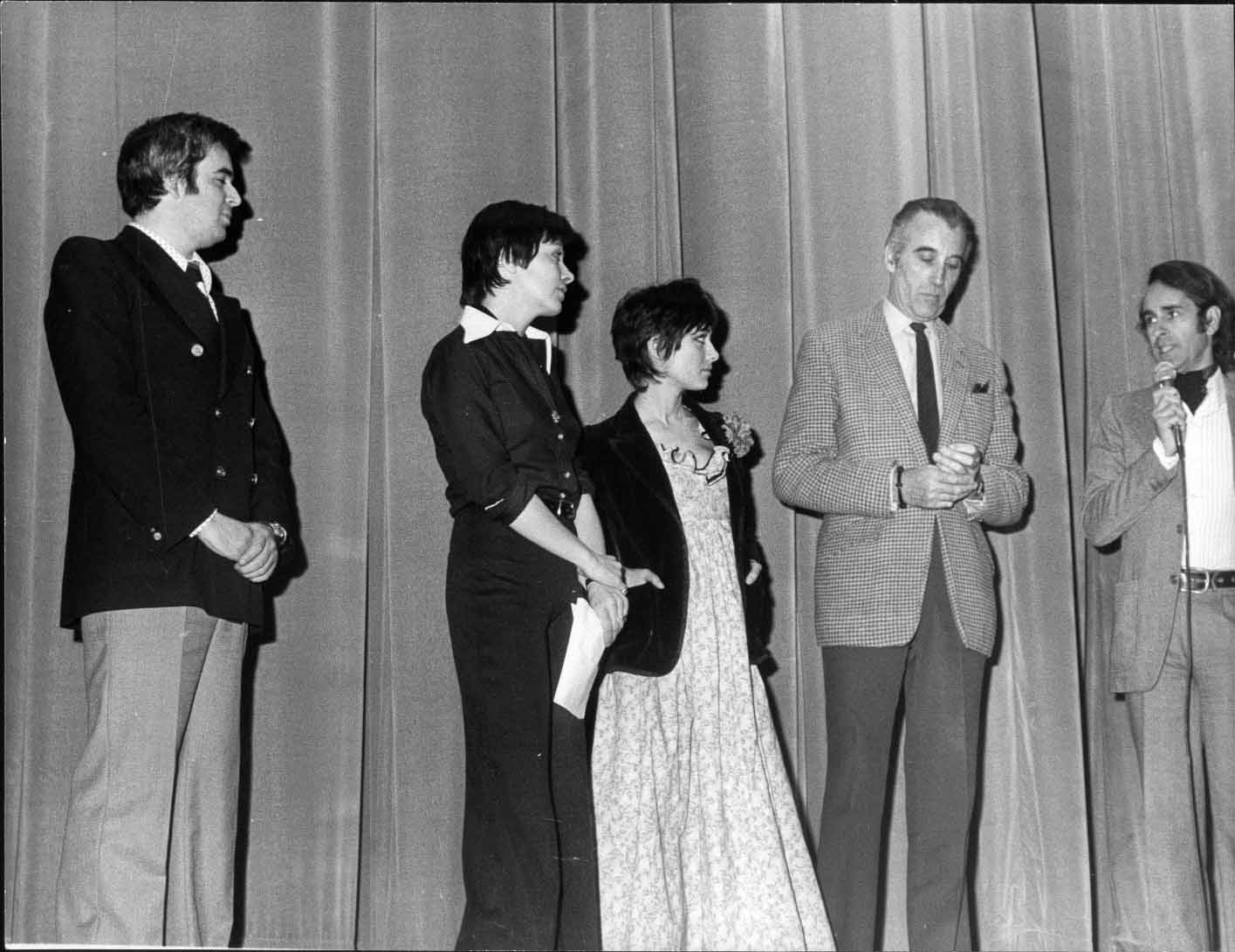 Alain Schlockof, Marie-Hélène Breillat, Christopher Lee et Edouard Molinaro  sur la scène du Palais des Congrès en 1976