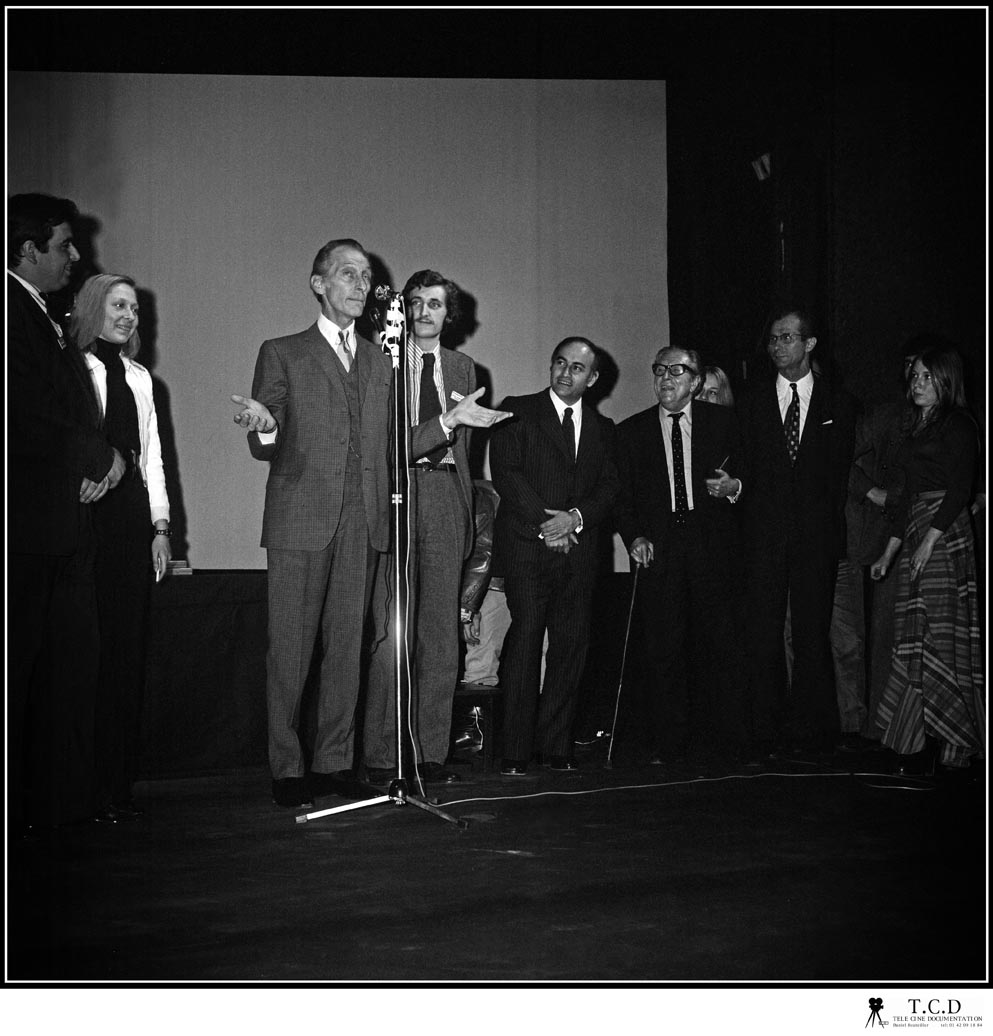 Le Festival International de Paris du Film Fantastique et de Science-Fiction (1972-1989) possède sa page sur Facebook. Rechercher : Festival de Paris du Film Fantastique et de Science-Fiction