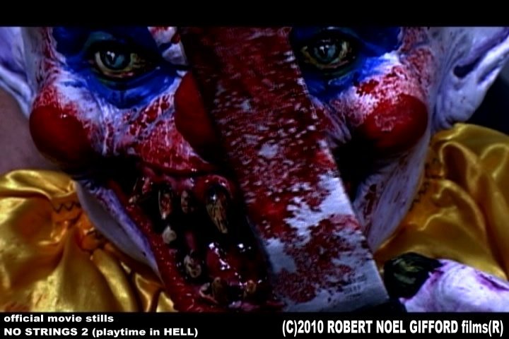 .... pratiquant jadis la magie noire aura de sinistres conséquences, une poupée représentant un clown est possédée par un démon, qui l'entraîne dans une série de massacres après qu'elle ait été découverte et apportée dans un foyer.