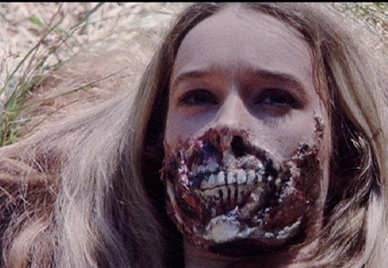Retour à l'horreur pour Camille Keaton, qui fut la vedette en 1978 de "Day of the Woman", avec "Sella Turcica" ('voir ci-dessous).