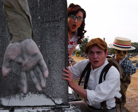 ... les empêchant de s'évader, et ses jours à rêver d'un rendez-vous galant avec Claire, gardienne de jour du cimetière. Mais cette dernière est opposée à toute relation nécrophilique, car Rue est bel et bien mort...(voir ci-dessous)