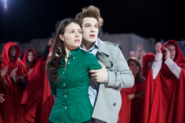 Distribué le 8 octobre prochain en France, "Mords-moi sans hésitation" est l'inévitable parodie de la série "Twilight" (voir ci-dessous)