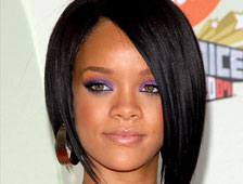 La chanteuse Rihanna fera ses débuts à l'écran dans "Battleship" de Peter Berg ("Hancock"), adapté du célèbre jeux de société Hasbro, où les terriens doivent se défendre contre une force supérieure....