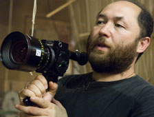 Le documentaire "Red Asphalt", montrant des accidents de voiture mortels et des corps affreusement mutilés dans un but préventif, va devenir un film d'horreur en 3D entre les mains du cinéaste ukrainien Timur Bekmambetov (voir ci-dessous)