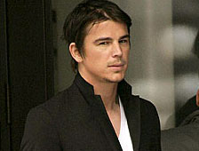 Josh Hartnet (30 jours de nuit) refait équipe avec Paul McGuignan, qui l'avait dirigé dans "Lucky Number Slevin", pour "Tomorrow", un thriller de SF (suite ci-dessous)